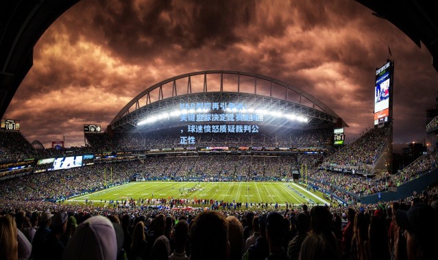 VAR判罚再引争议！关键点球决定比赛走向，球迷愤怒质疑裁判公正性